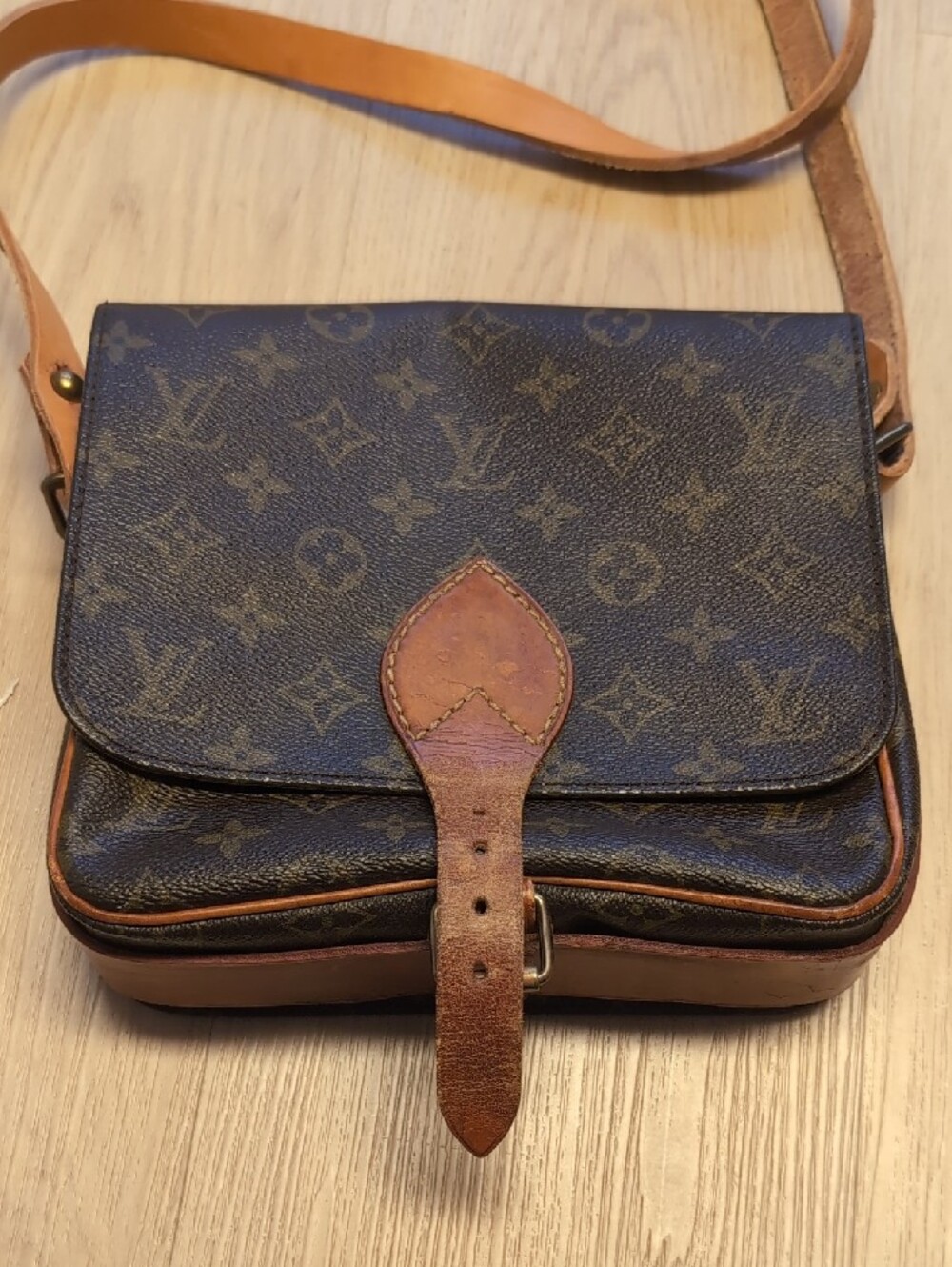 Louis Vuitton Brown Monogram Canvas Crossbody Bag with Tan Leather Trim - Picture 3 of 12